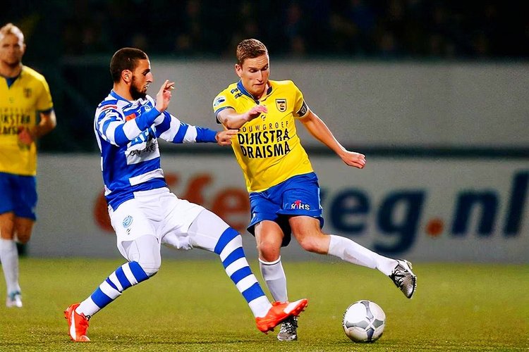 西蒙尼一向 西蒙尼一向