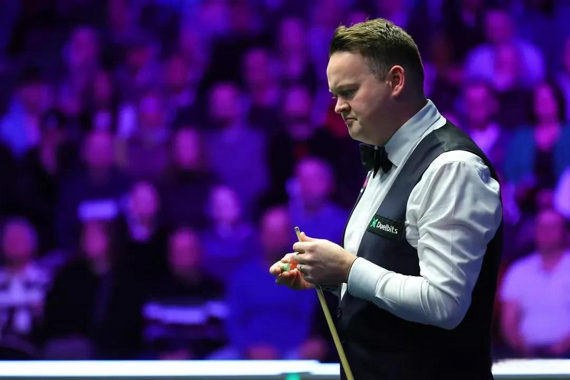 让人们对他 让人们对他